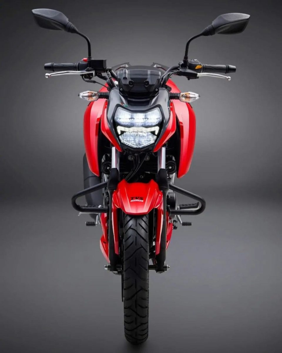 TVS Apache RTR 160 4V front view